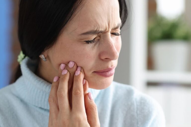 Impianto dentale fallito? Tutto sui sintomi e i trattamenti possibili